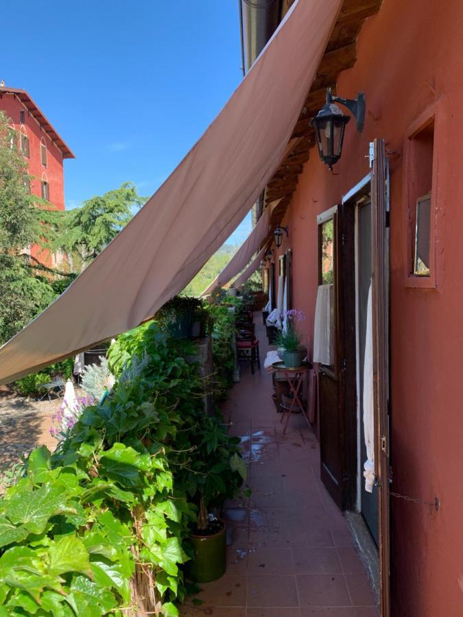 Casette Rosse Nel Borgo Medievale Di Fossanova Latina Exterior photo